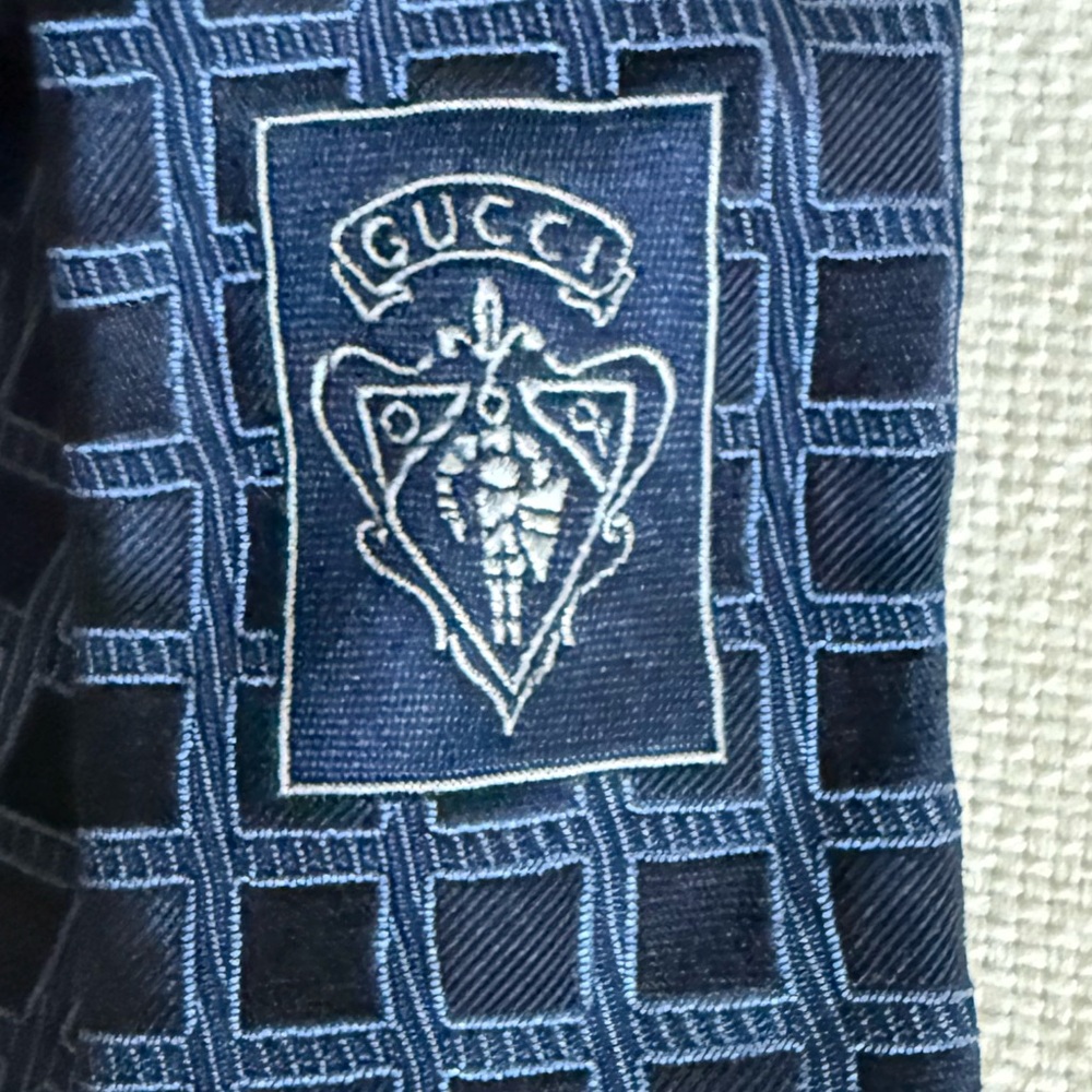 New! GUCCI Blue Geometric Pattern Silk Tie - Picture 5 of 16
